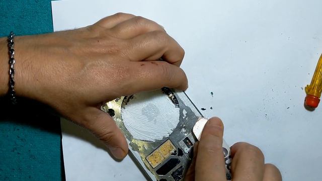 iPhone con Vetro Cover Posteriore Spaccato - Sostituzione - Spiegazione Passo Passo смотреть онлайн