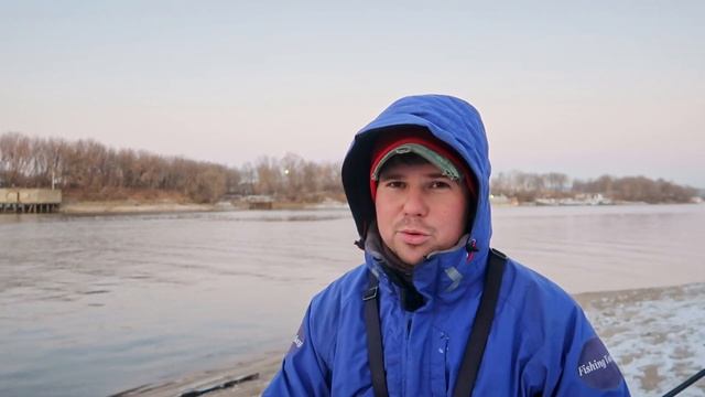Зимняя рыбалка на спиннинг на Москве-реке | Какая рыба и когда клюёт? | ВихровLIFE смотреть онлайн