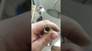 простая металлопластиковая труба на бойлер горячей воды