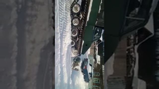 Самодельный гусеничный вездеход.Чищу снег смотреть онлайн