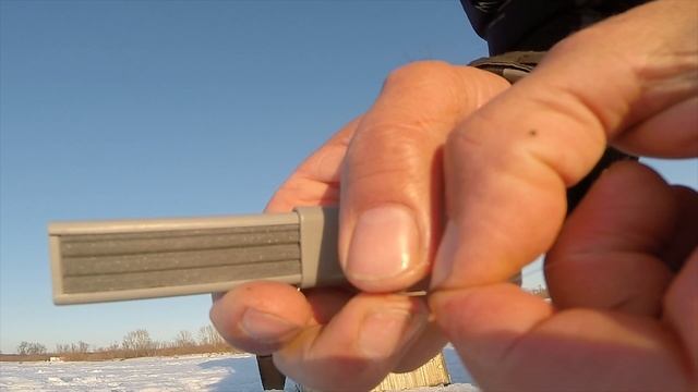 Как заточить крючок на рыбалке зимой, видео.mpg