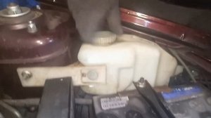 Проверка уровня масла и других жидкостей.