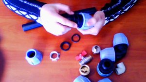 Как соединить водопроводные трубы с помощью фитинга