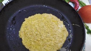 Овсяноблин с творожной начинкой, сыром и помидорами