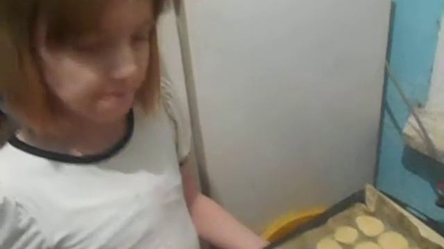 Печём печеньки с девочками очень вкусные смотреть онлайн