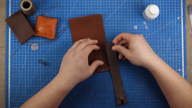[DIY] Удобный и маленький кошелек из кожи. Кошелек на молнии от #Vestgar смотреть онлайн