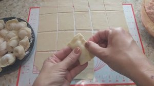 Пельмени домашние квадратные. Тесто на кипятке.