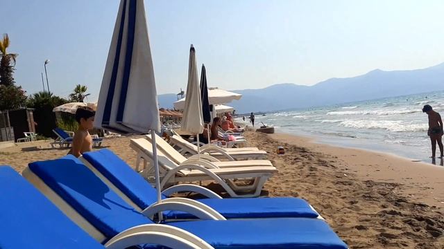 Влог "Турецкие байки". Ближайший к нашему дому пляж в Кушадасы \ Турция. Сентябрь 2020 смотреть онлайн