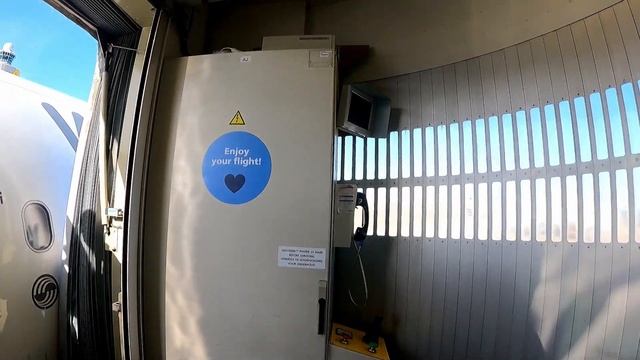 VUELING AIRLINES AIRBUS A320 SEAT MAP AND INSIDE VIDEO смотреть онлайн