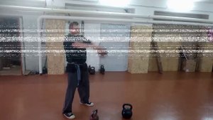 Упражнения с гирей