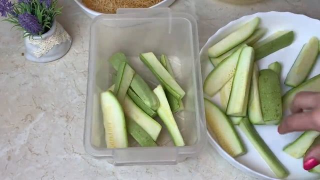 ХРУСТЯЩИЕ КАБАЧКОВЫЕ ПАЛОЧКИ! БЕЗ капли МАСЛА и ЖИРА! Не Жареные Кабачки. Вкусно_HD.mp4