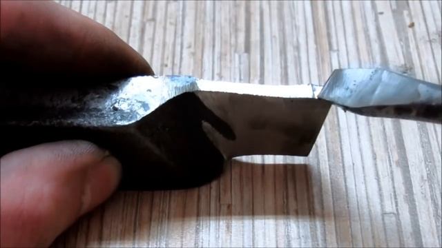 Отрезной резец