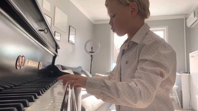 Сонатина Л. Бетховен (Артём 10 лет) смотреть онлайн