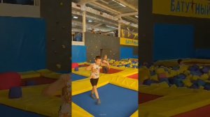 Батутный центр и трюки