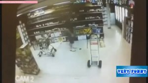 Прикольное видео часть 111   Очень невезучие люди  Смешное видео  Приколы с животными
