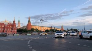 Summer views of Moscow in 4K. Sunset on the embankment, Patriarch's Ponds, Zaryadye.