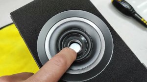 Разобрать тыловой динамик на Samsung HW-Q990B. Disassemble the rear speaker on the Samsung HW-Q990B.