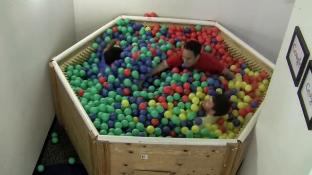 Ball Pit смотреть онлайн