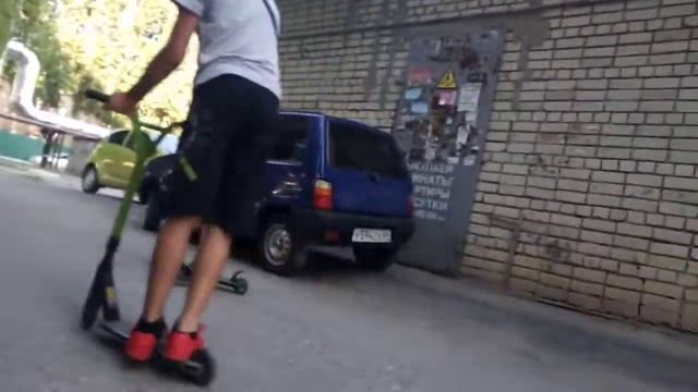 типа делаем трюки на самокате