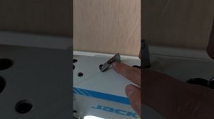 Заправка верхней нити по заводской инструкции на JACK F5 (рестайлинг F4)