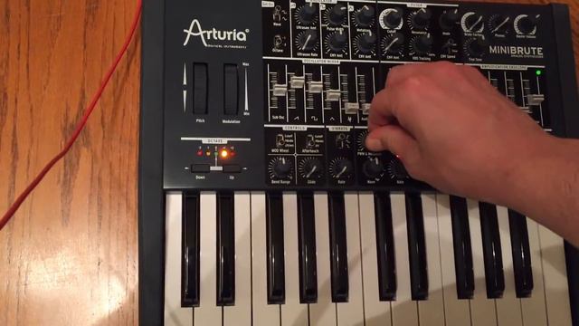 Arturia Minibrute - Simple arpeggio jam смотреть онлайн