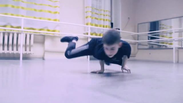B-Boy Cheazer. 12 лет. (Школа №129). Студия брейк-данса Sense of life смотреть онлайн
