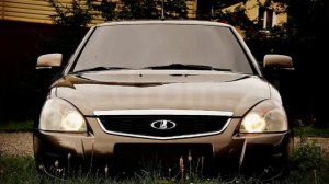 Замкнутыми стенами давила на печаль