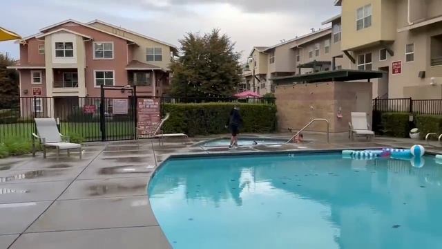 США Ждём в гости зятя / На день рождения к Гирсаму всей семьёй / Вечеринка у бассейна смотреть онлайн