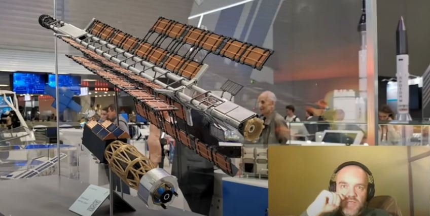 Двухпусковой ядерный буксир! Армия-2021_ дроны на Земле и тренировка андроидов на Луне.mp4
