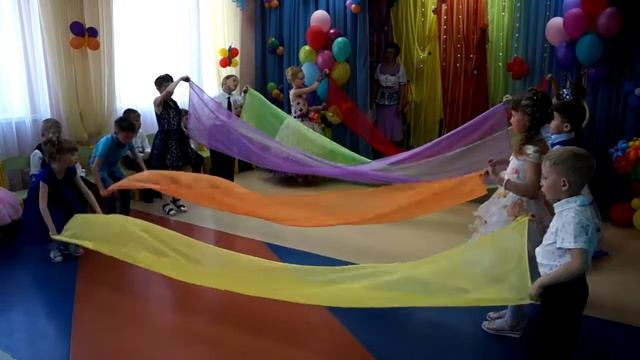 Танец с тканью на выпускном. ВЫГЛЯНУЛО СОЛНЫШКО