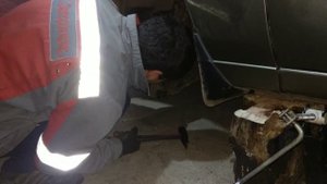 Как снять ШРУС полуось с Ланоса 1.5. Замена Шруса с  DAEWOO LANOS Часть 1