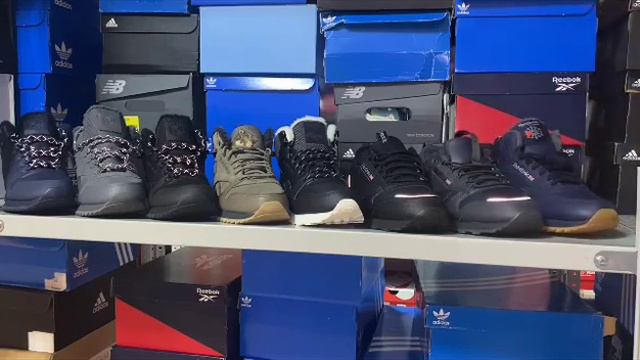 Зимние кожаные кроссовки REEBOK CLASSIC LEATHER с мехом Sherpa и утеплителем Thinsulate смотреть онлайн