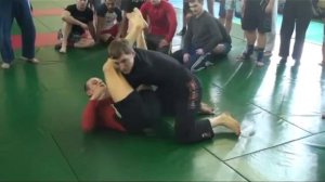 Рычаг локтя из гарда (armbar from guard - no gi)