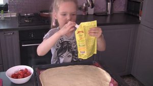 ПИЦЦА (из того что было в холодильнике) || Юляшка Поварешка