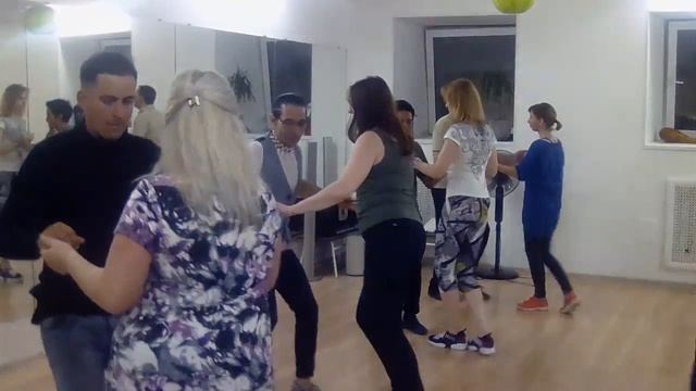 Бачата в Школе танцев Чино - Enrique Ogando "No Te Vayas" смотреть онлайн