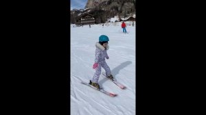 Дети Максима Галкина учатся кататься на горных лыжах
