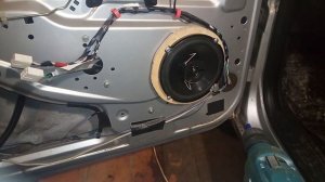 Установка динамиков в лада гранта
