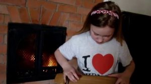 Игра на пятиструнном кантеле.