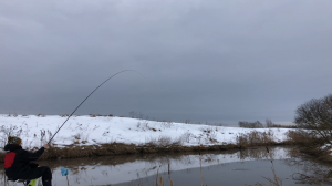 Сломалась удочка, искупался... КАРАСЬ весной на ХЕРабуну!