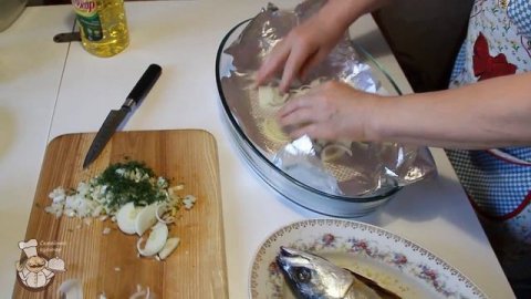 Скумбрия в духовке в фольге. Запеченная скумбрия. Простой, вкусный, быстрый рецепт