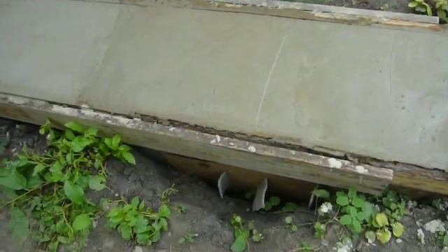 бетономешалка в работе.