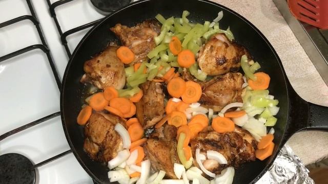 ПЛОВ С КУРИЦЕЙ НА СКОВОРОДЕ - рассыпчатый рис и нежные кусочки мяса.