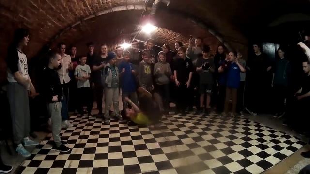 1 круг Тимофей З. (win) vs Рома Ануфриев смотреть онлайн