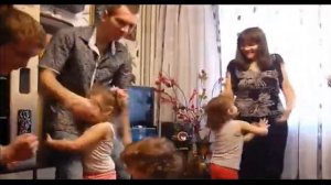 ДАВАЙ КОЛЯНЧИК ПОД БАЯНЧИК!