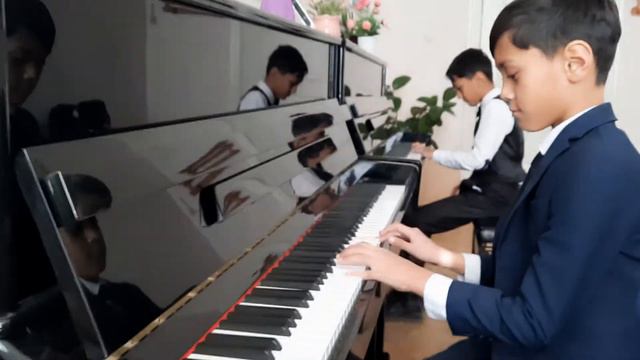 "Анданте" И. Стравинский. Мухторхонов Хасан и  Мухторхонов Хусан. преподаватель: Онора Нурдиновна.