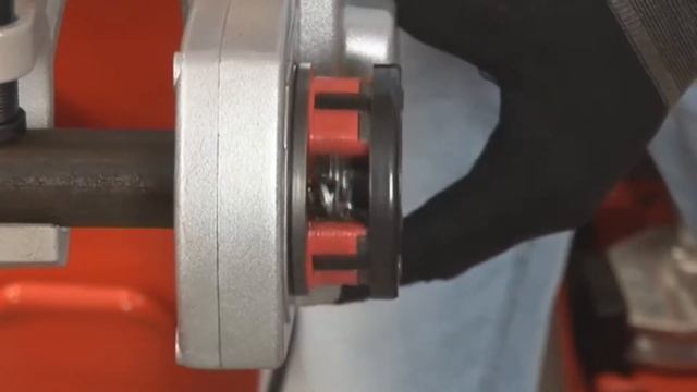 Нарезка резьбы клуппами Ротенбергер СУПЕР КАТ Rothenberger super cut, supertoniс 2000, смотреть онлайн