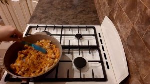 Куриный суп с лапшой удон и варёными яйцами.
