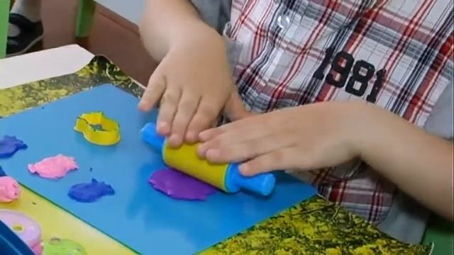 На крыльях творчества  Один день  из  жизни  в детском саду.