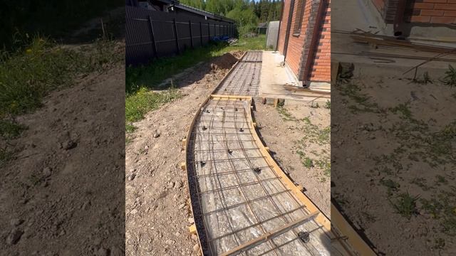 Каркас для закругленных дорожек #мощение #мощениедорожек #брусчатка #ландшафтныйпроект #ландшафт
