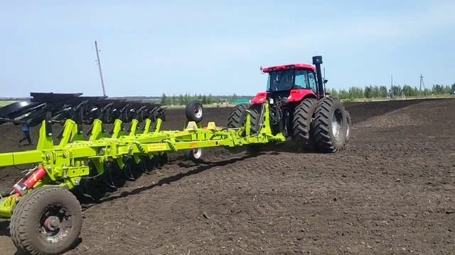 ТРАКТОР и ПЛУГ испытания на поле. YTO и Волгаагромаш. смотреть онлайн